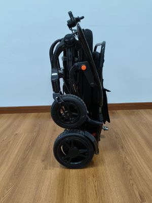 Elektrischer Rollstuhl mit Kohlenstofffaserrahmen T700